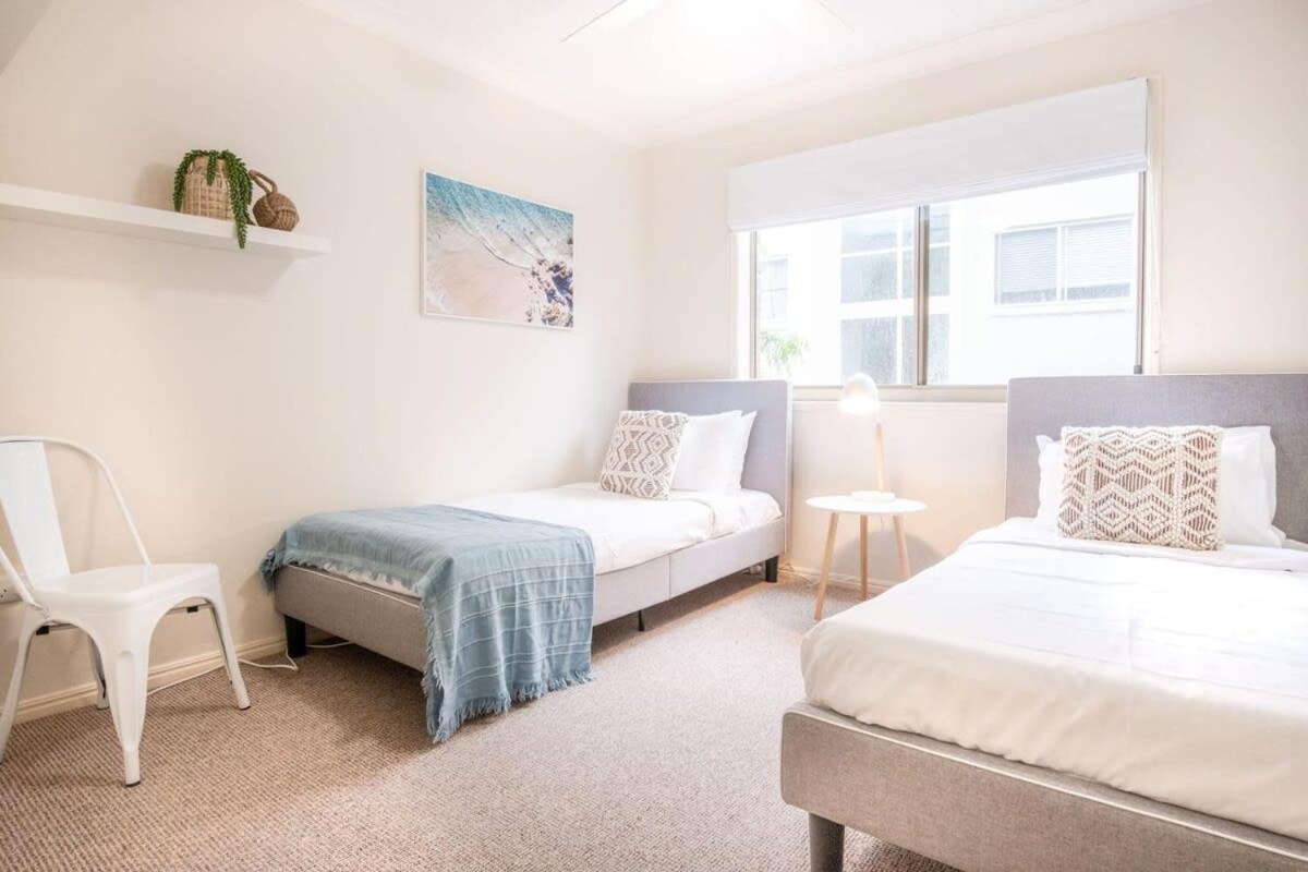 Spacious Apartment, Walk To Kings Beach Caloundra Exterior foto